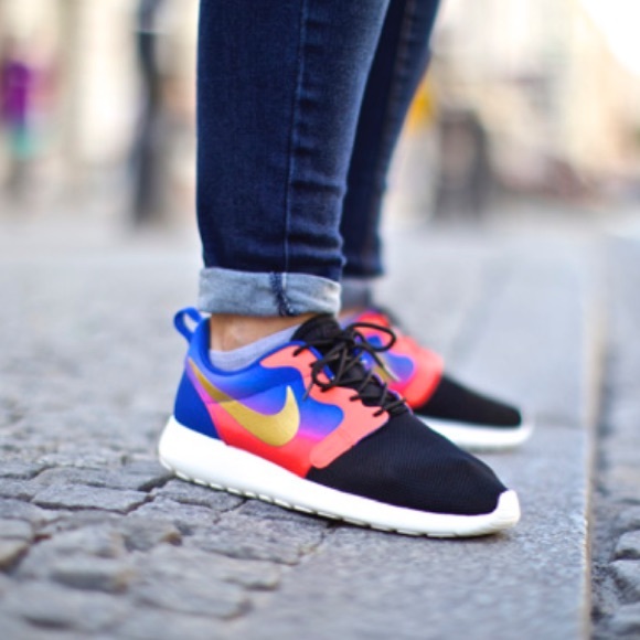 SOLD VIA MERC! NIKE ROSHE RUN HYPERFUSE PREMIUM - Picture 8 of 8